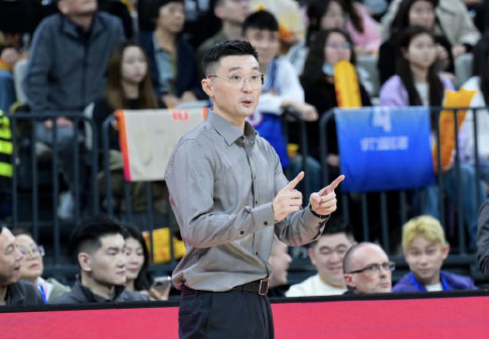 劉煒：爭取在下一場讓哈雷爾登場，今晚他會來現(xiàn)場看比賽