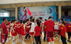 女籃體能訓練，張子宇缺席，李夢王思雨態(tài)度端正。